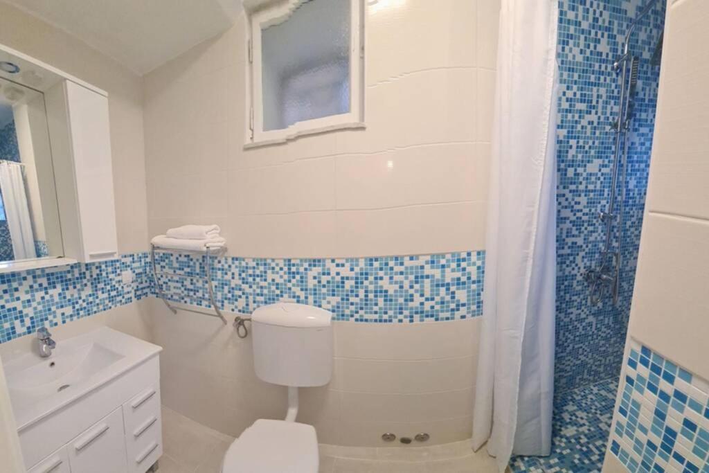Studio Apartment Marella Vis Bagian luar foto